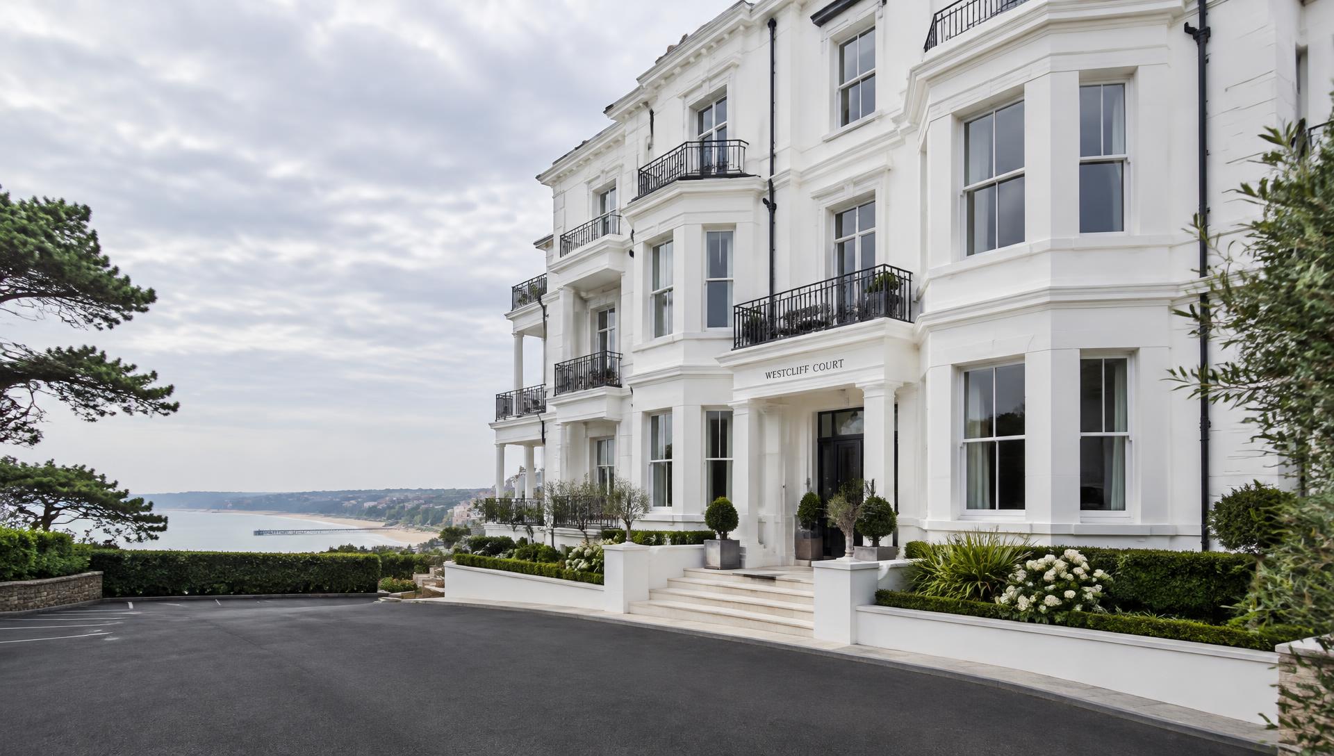 Refined coastal residential property in Bournemouth